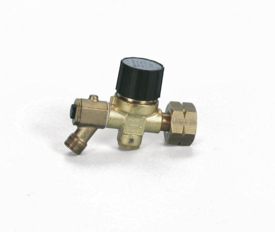 Regulator tlaka z vgrajeno varnostno napravo za odpoved cevi